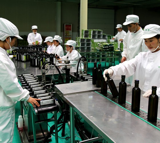 祥宇特級(jí)初榨橄欖油作為國(guó)產(chǎn)優(yōu)質(zhì)橄欖油，始終以質(zhì)量求生存、以品牌謀發(fā)展、以質(zhì)量創(chuàng)業(yè)績(jī)、以品質(zhì)追卓越。在近20年的辛苦耕耘，在品質(zhì)方面的不斷改進(jìn)..