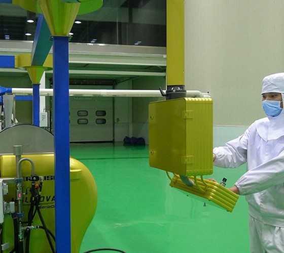 公司擁有三條原裝進(jìn)口冷榨橄欖油加工生產(chǎn)線(xiàn)，兩條德國(guó)福樂(lè)偉和一條意大利貝亞雷斯單一品種生產(chǎn)線(xiàn)，日加工鮮果能力達(dá)560噸，通過(guò)低溫純物理冷榨最大..